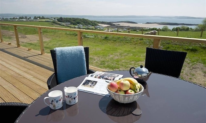 Castle Douglas Cottage | Granary Lodge: Family-Friendly Retreat with Kitchen & Breakfast