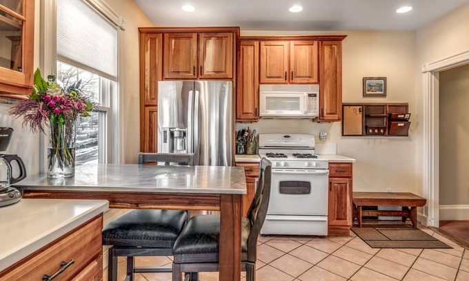 Newton Corner House | Beautiful 10 Room Home Near Boston with Free Parking