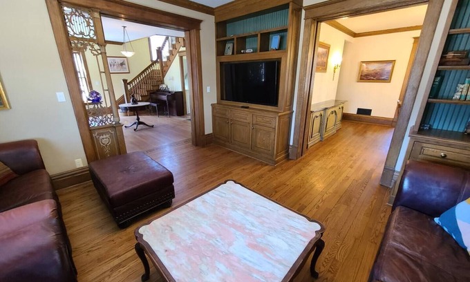 Woodstock House | Elegant Victorian Retreat with Pool & Ocean Views Downtown