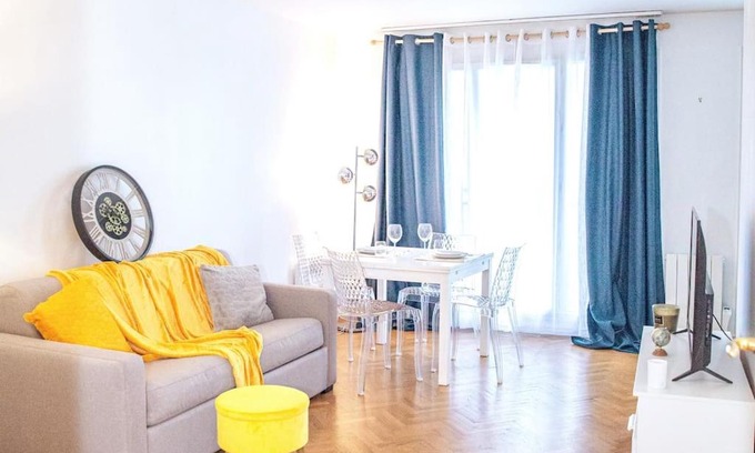 Aubervilliers Apartment | Cozy 2-Room Apartment with Balcony and Parking in Paris