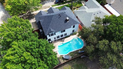 Grand Prairie House | Discover Grand Prairie Paradise Home with Pool & Pet-Friendly Amenities