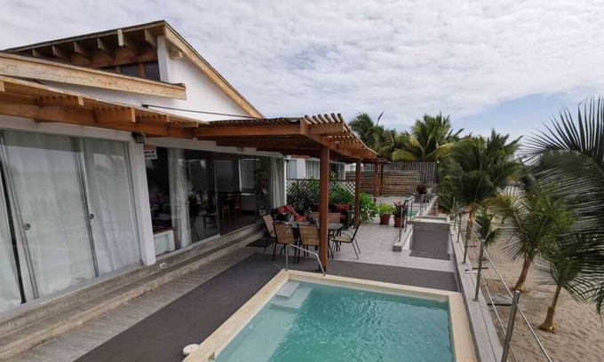 Zorritos House | Grand Admiral Beach House: Family-Friendly Oceanfront Retreat