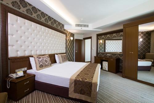 Aksaray Hotel | Elegant Grand Altuntas Hotel with Ocean Views & Spa