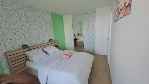 Jouy-le-Moutier Apartment | Cozy 2-Room Apartment with Child-Friendly Amenities