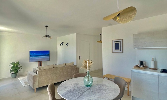 Lunel-Viel Apartment | Spacious Grand Appartement with Kitchen Access to Enjoy