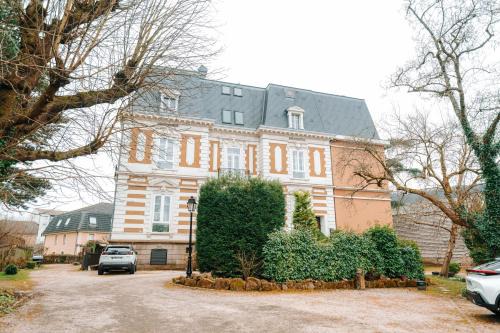 Guebwiller Apartment | Elevated Grand Apartment with Garden Access, Rated 9.4/10