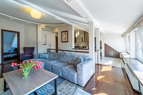 Old Town Apartment | Grand Apartment with Free Parking and Air Conditioning