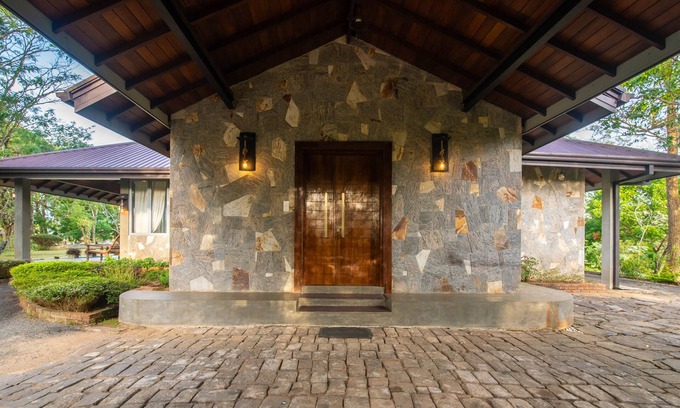 Lindula Resort | Inviting Grand Argyle Resort & Villas with Pool and Restaurant