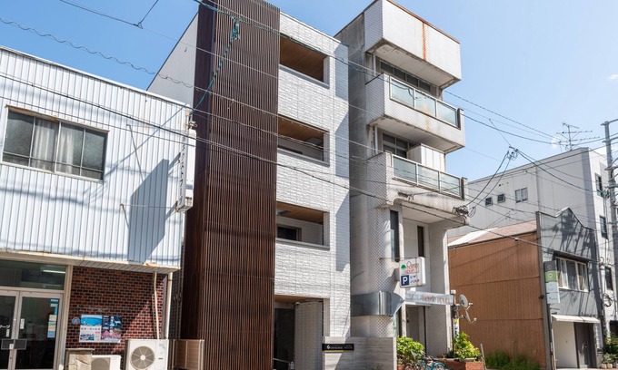 Hakata-ku Apartment | Discover GRAND BASE Hakata Naraya: Eco-Friendly Comfort