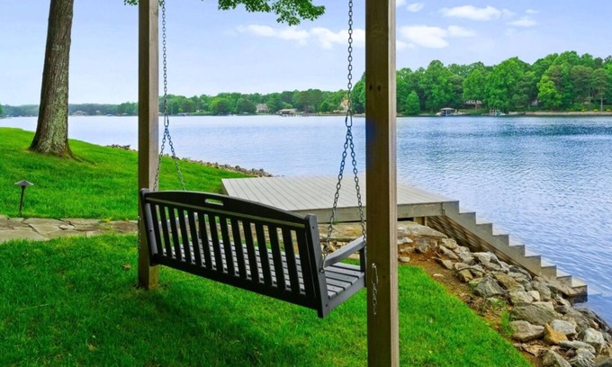 Mooresville House | Experience Grand Bay: Hot Tub, Lake Views & Boat Rentals