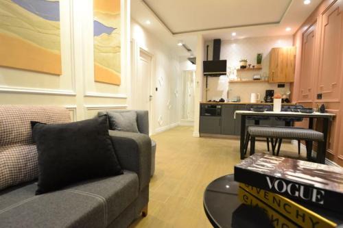 Beyazit Apartment | Explore Grand Bazaar: Family-Friendly Stay Near Historic Area