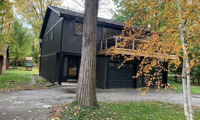 Lambton Shores Cottage | Discover Grand Bend Riverfront: 4BR Cottage by Beaches