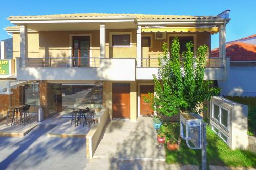 Chrisi Akti Apartment | Guest Rated 9.8: Grand Blue Apartment - Family Friendly Stay