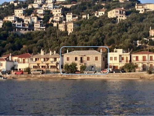 Afissos Apartment | Oceanfront GRAND Boutique Studios with Hot Tub & Breakfast