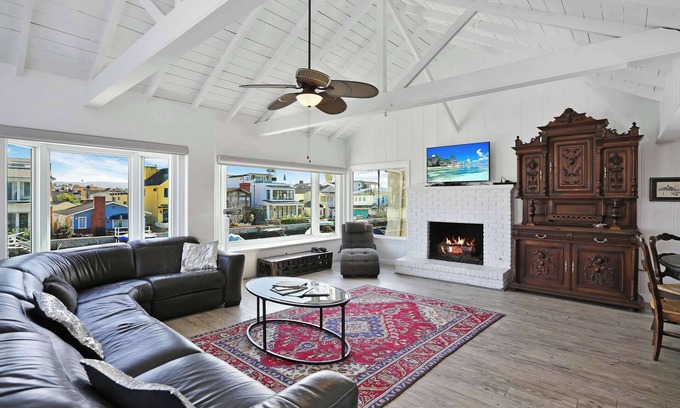 Balboa Island House | Grand Canal Getaway | Balboa Island