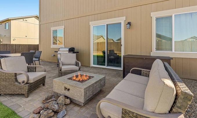 Bellemont House | Grand Canyon · New home near~Grand Canyon~Snowbowl~Fire Pit~5bed