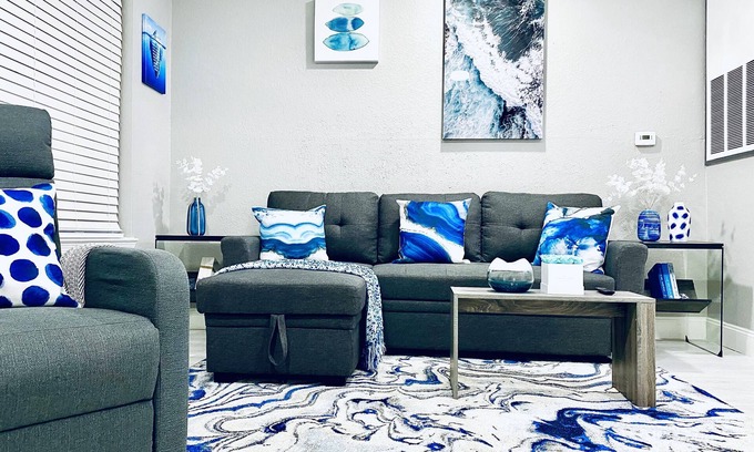 Kissimmee House | Cozy Grand Cayman Condo with Ocean View & Spa Amenities