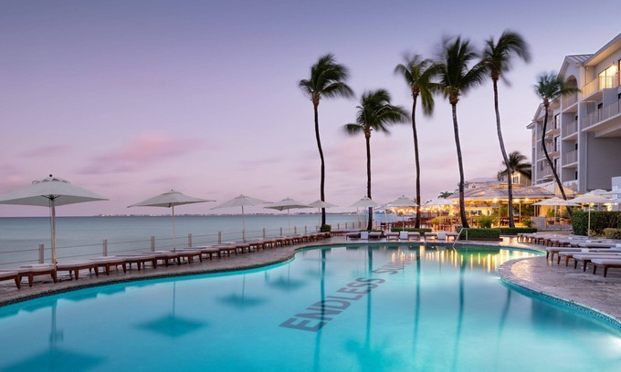 Seven Mile Beach Resort | Experience Comfort at Grand Cayman Marriott Resort