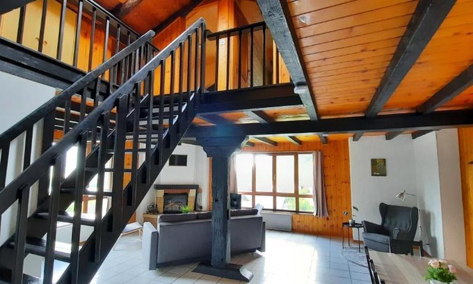 Saint-Pierre-de-Clages Ski Chalet | Inviting Grand Chalet for 6-8 Guests: Ski and Hike Bliss