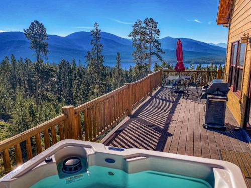 Grand Lake House | Relax at the Grand Chalet with Hot Tub & Family-Friendly Fun