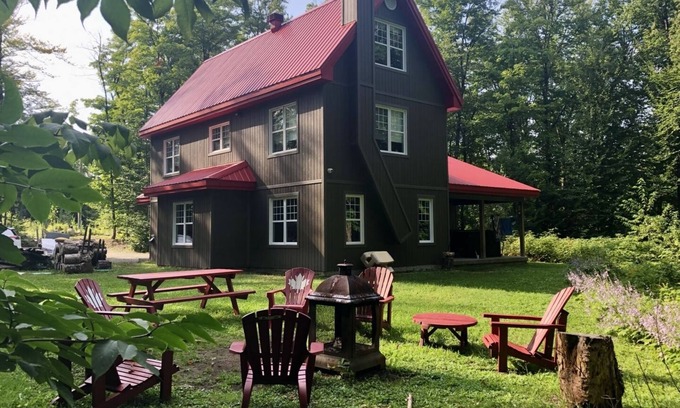 Mauricie Ski Chalet | Grand Chalet: Embrace Nature in Mauricie Every Season