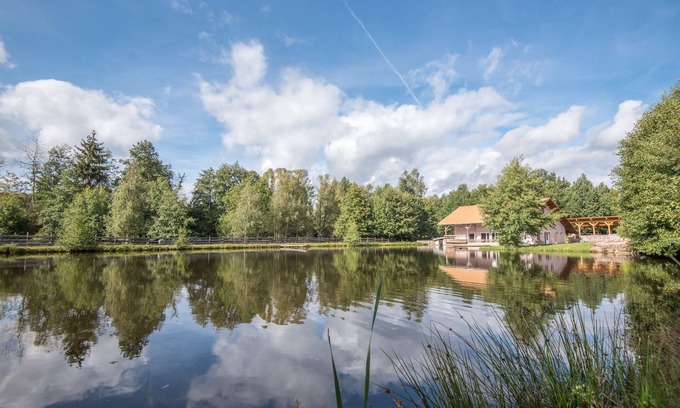 Corcieux Ski Chalet | Grand Chalet-gîte: Nature Retreat with Hot Tub & Private Pond