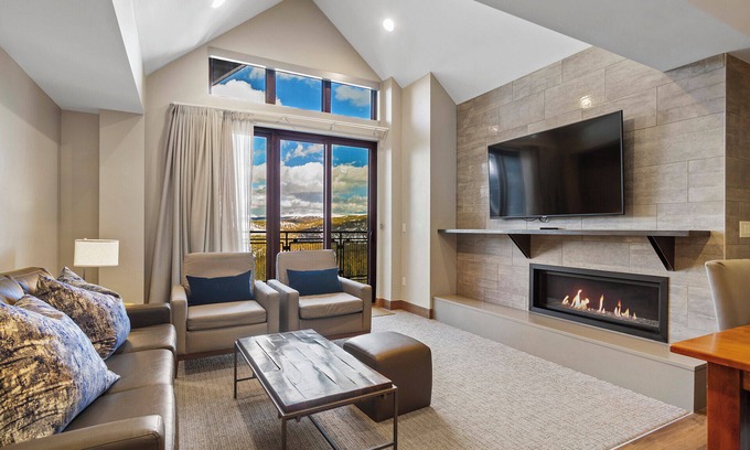 Boulder Ridge Condo | Cozy Ski-in/Ski-out Retreat at Grand Colorado on Peak 8