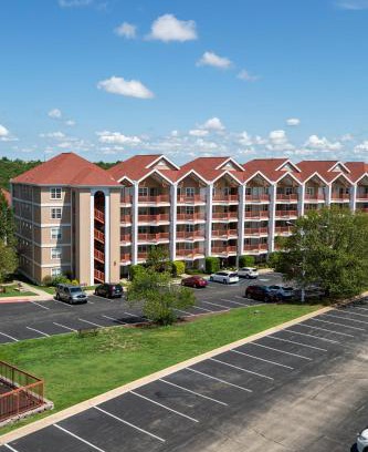 Branson Hotel | Relax at Grand Crowne Resort: Pools, Spa & Family Fun