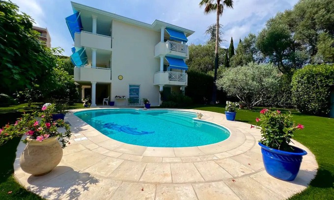 Juan-les-Pins Apartment | Guest Rated 10/10: Grand Dauphin Appartement with Pool