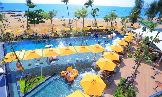 Khuekkhak Resort | Elegant Grand Deluxe Double Room with Pool Access