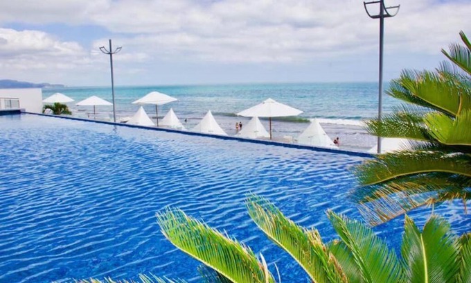 Tonsupa Apartment | Guest Rated 9.9: Grand Diamond Beach with Oceanfront Views