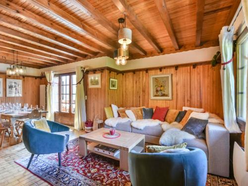 Les Gets Apartment | Grand Duplex Chalet: Family-Friendly with Ski-In Access