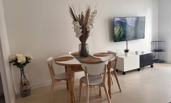 Chilly-Mazarin Apartment | Cozy Grand F2 in Downtown with Spa and Hot Tub Amenities