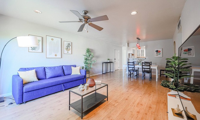 South Scottsdale Apartment | Cozy 2 BR Condo with Heated Pool Near Shopping Center