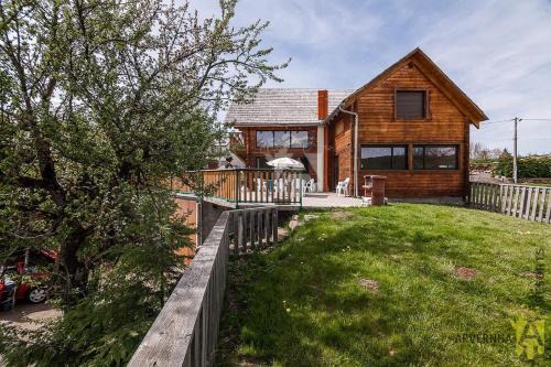 Besse-et-Saint-Anastaise Apartment | Pet-Friendly Retreat at Grand Gite de Combes Awaits You