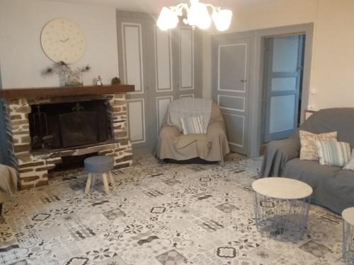 Couvains House | Idyllic Countryside Gîte - Pet & Child Friendly Retreat