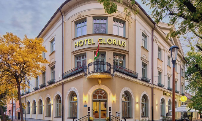 Mako Hotel | Experience the Grand Hotel Glorius: Guest Rated 9.8/10
