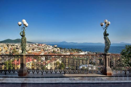 Chiaia Hotel | Elegant Grand Hotel Parker's: Oceanfront Bliss & Spa Retreat