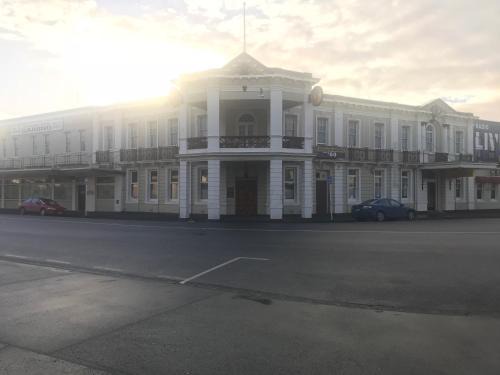 Whangarei Hotel | Budget-Friendly Grand Hotel - Whangarei with Breakfast Included