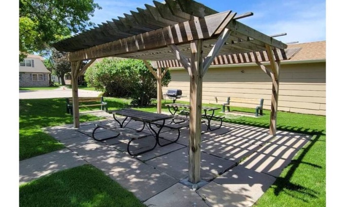 Grand Island Condo | Ideal Grand Island Northside Condo with Kitchen & Breakfast