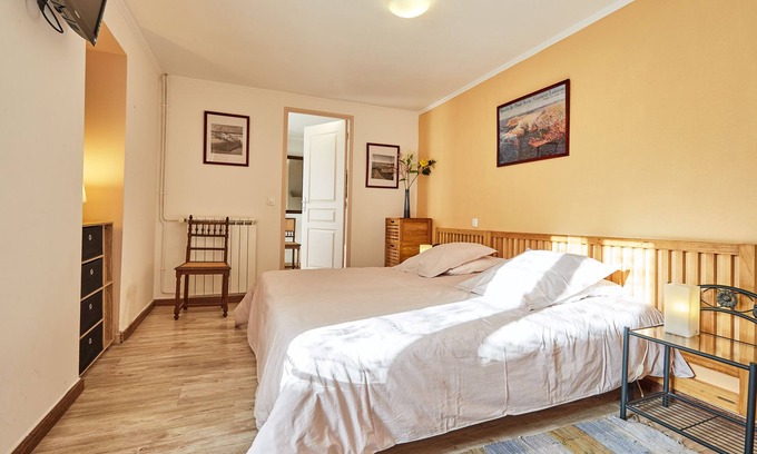 Courseulles-sur-Mer Apartment | Grand Juno: Oceanfront Retreat in Courseulles with Spa