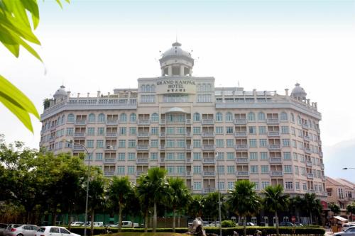 Taman Bandar Baru Hotel | Grand Kampar Hotel: Family-Friendly Getaway with Pool Access