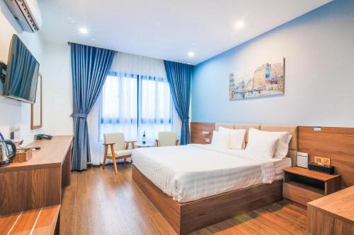 Binh Thanh Hotel | Guest Rated: Grand Lee Hotel with Breakfast & Family Amenities