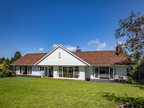 Ohakune House | Family-Friendly Grand Lodge in Ohakune with Pet Amenities