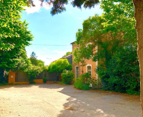 Pomas House | Elegant Loft with Private Pool at Historic Train Station