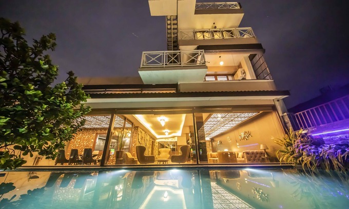 Aluthgama Hotel | Indulge at Grand Lotus Bentota: Family-Friendly Retreat