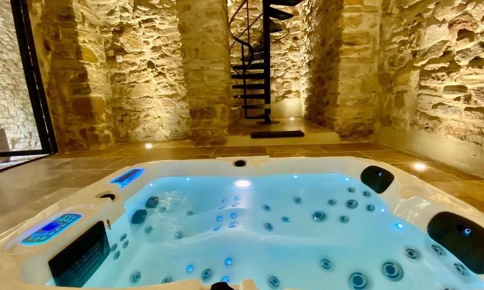 Martignargues House | Indulgent Grand Luxe SENSATION Suite with Private Jacuzzi