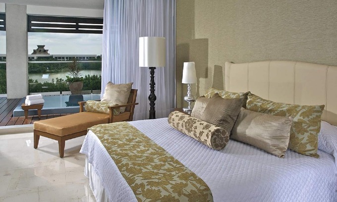 Villa Juarez Resort | Elegant Grand Luxxe 2 Bedroom Suite with Ocean Views