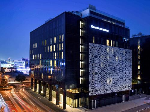 Garhoud Hotel | Experience Grand Mercure Dubai City with Oceanfront Views