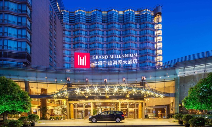 Changning Hotel | Elegant Grand Millennium HongQiao Shanghai with Pool & Spa